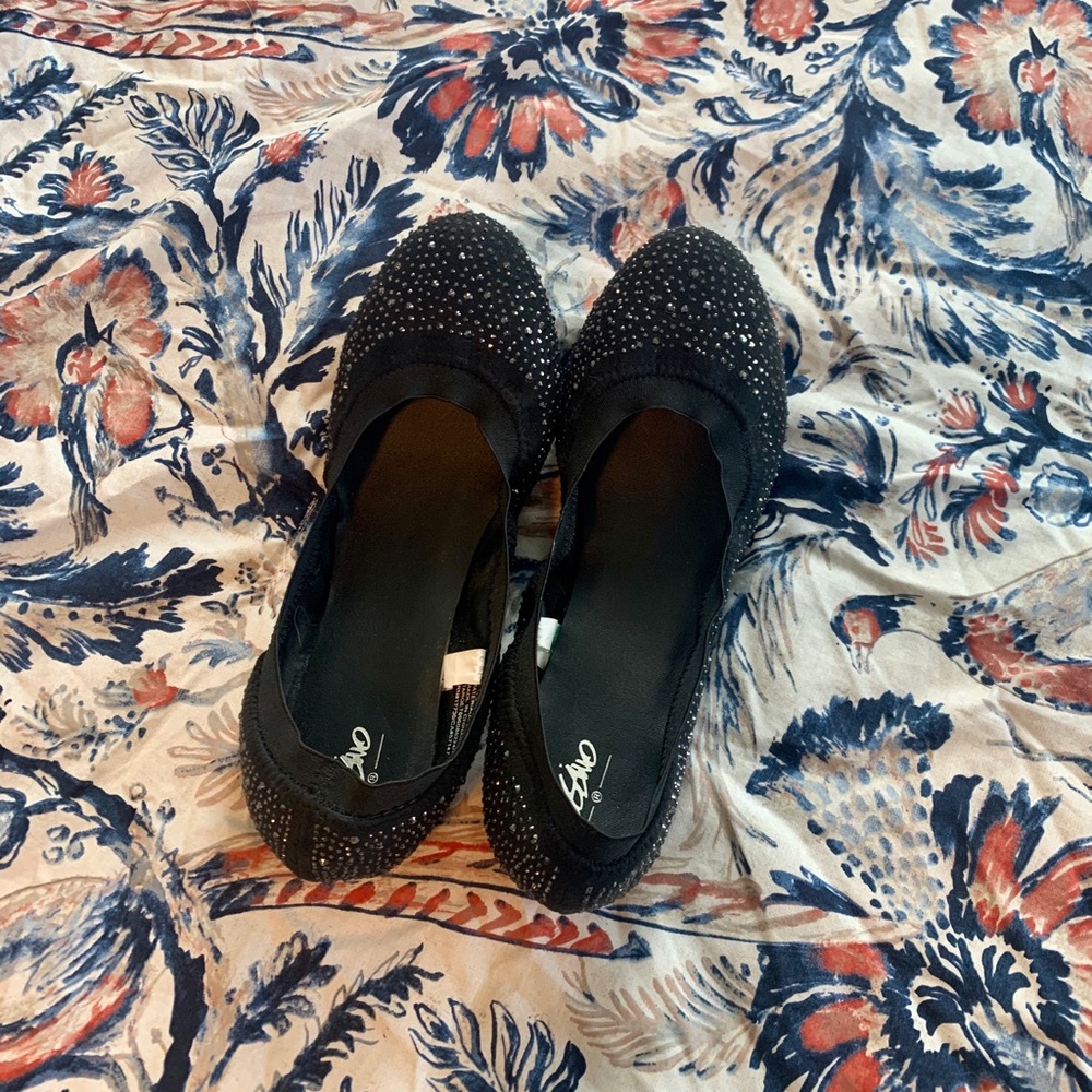 ✨Mossimo black flats with sparkle detail✨